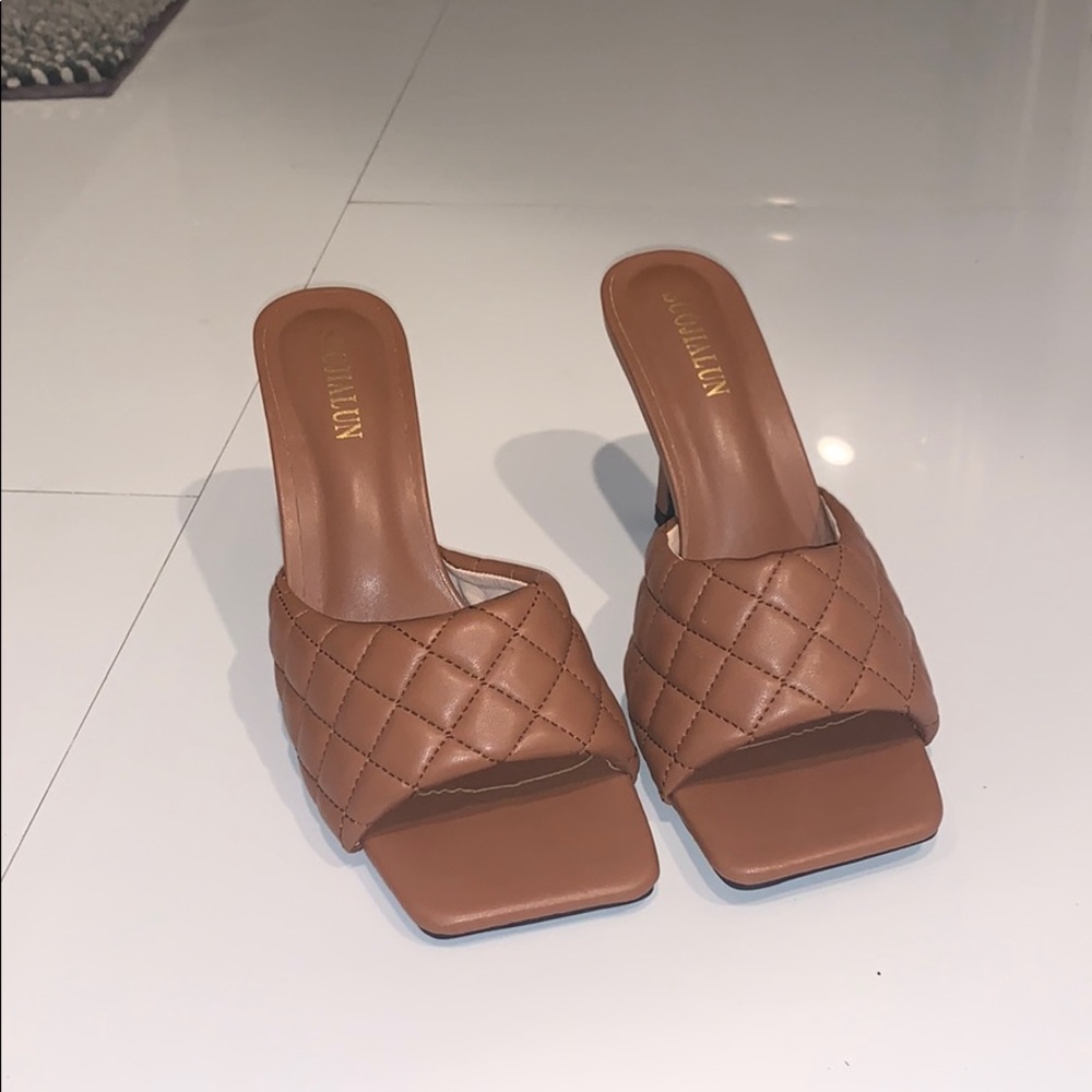 BRAND new BOTTEGA VENETA look alike heels